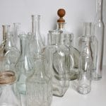 Skaidraus stiklo vazelės ir buteliukai