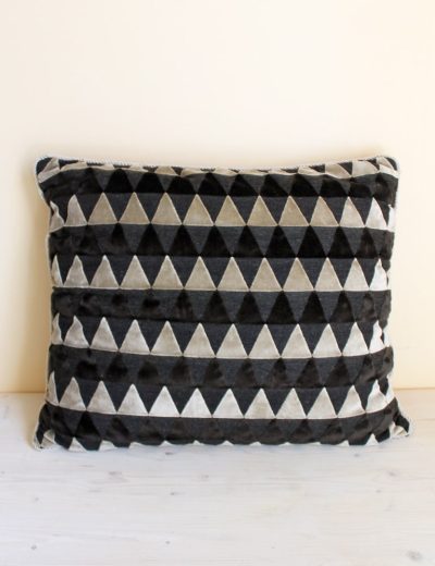 Tamsių boho pagalvelių nuoma