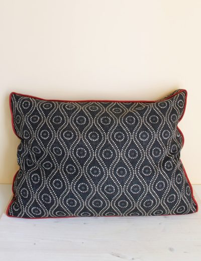 Tamsių boho pagalvelių nuoma