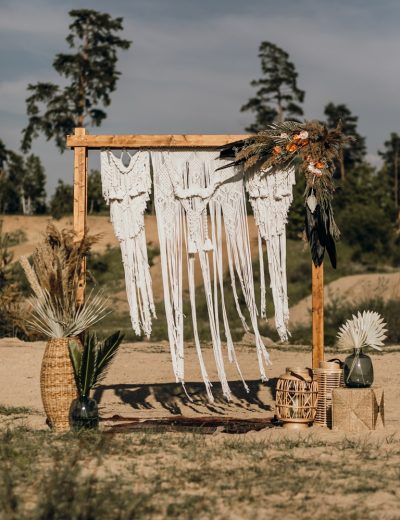 Medinės arkos ir foto sienelės nuoma vestuvėms