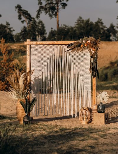 Medinės arkos ir foto sienelės nuoma vestuvėms